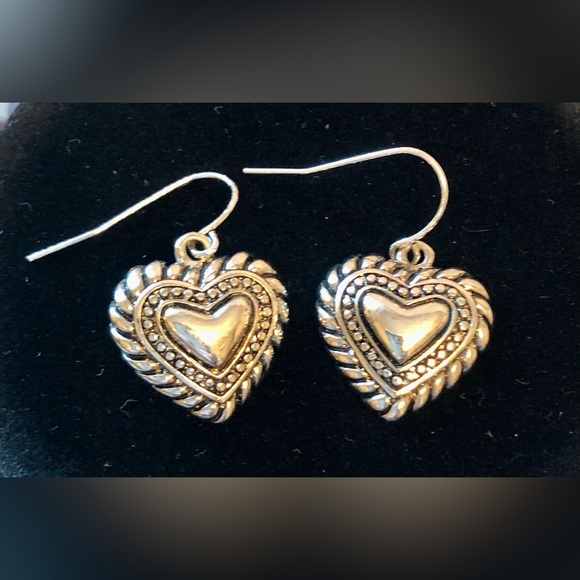 Bead Necklace w/Heart Pendant and Heart Shape Pierced Earrings - Picture 3 of 11